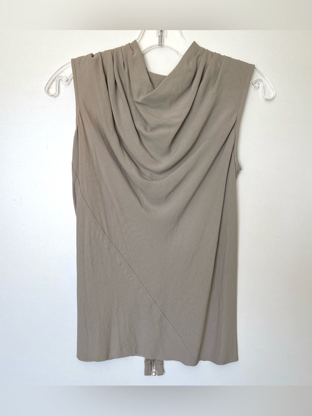 ̨(༎ິ῀̫ ༎ິ ̨ )͞˭̳̳̳˭̳̳̳ˍ̿̿ˍ̿

Rick Owens Cowl Neck Sleeveless Top